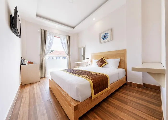 Golden Bee Hotel