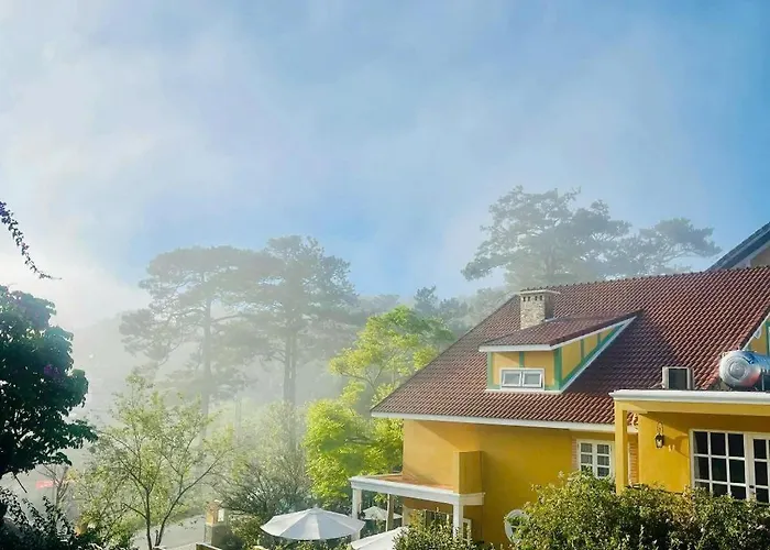 Hoa Sen Vang Hotel Dalat