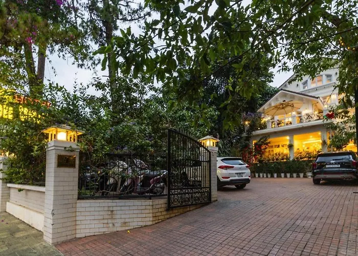 Hoa Sen Vang Hotel Dalat